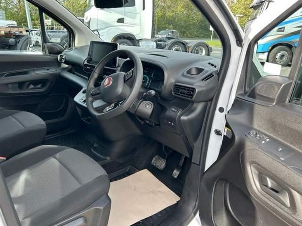Fiat E-Doblo 50kWh Auto SWB 5dr (7.4W OBC) Gallery Image 2