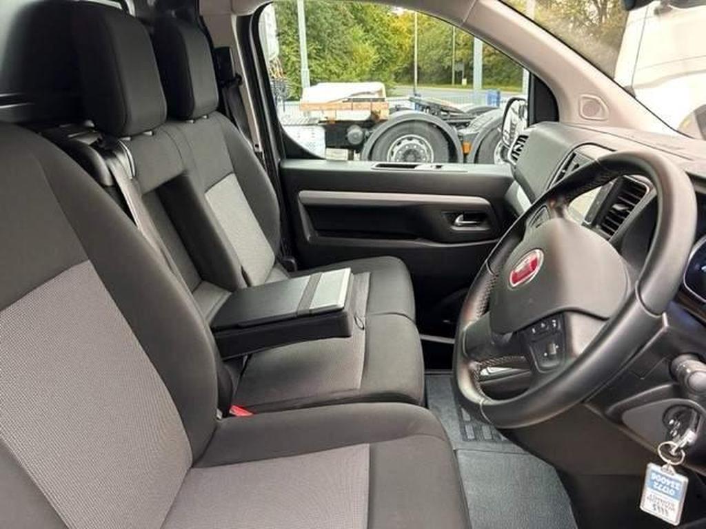 Fiat E-Scudo 75kWh Business Auto SWB 6dr (7kW charger) Gallery Image 3