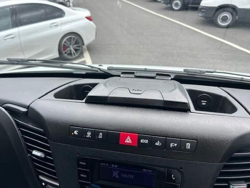 Iveco Daily 2.3D HPI 14V Business 35S 3750 LWB Euro 6 Gallery Image 6