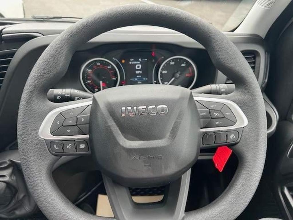 Iveco Daily 2.3D HPI 14V Business 35S 3750 LWB Euro 6 Gallery Image 2