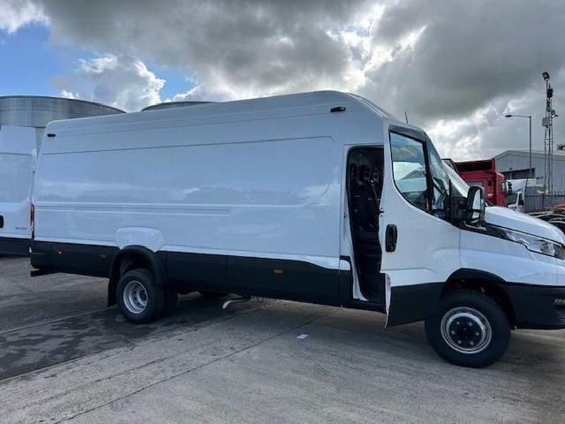 Brand New Iveco Daily 3.0D HPI 18V 70C 4100L Himatic LWB High Roof Gallery Image 12
