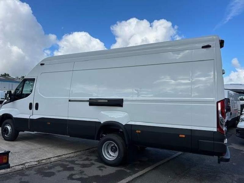Brand New Iveco Daily 3.0D HPI 18V 70C 4100L Himatic LWB High Roof Gallery Image 13