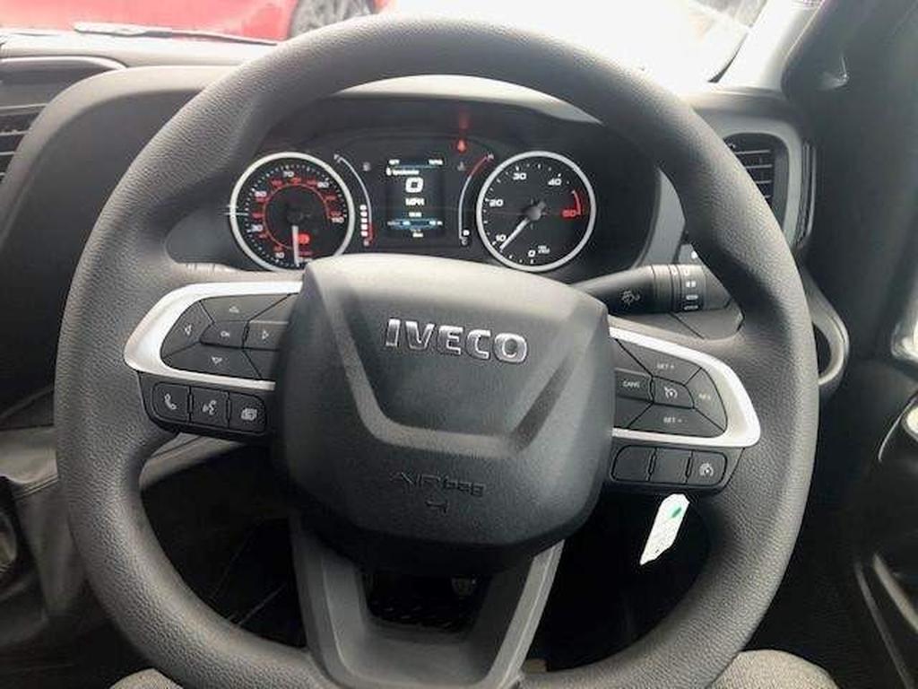 Brand New IVECO Daily 2.3D HPI 14V Business 35C 3450 MWB Euro 6 (ss) 2dr (DRW) Gallery Image 2
