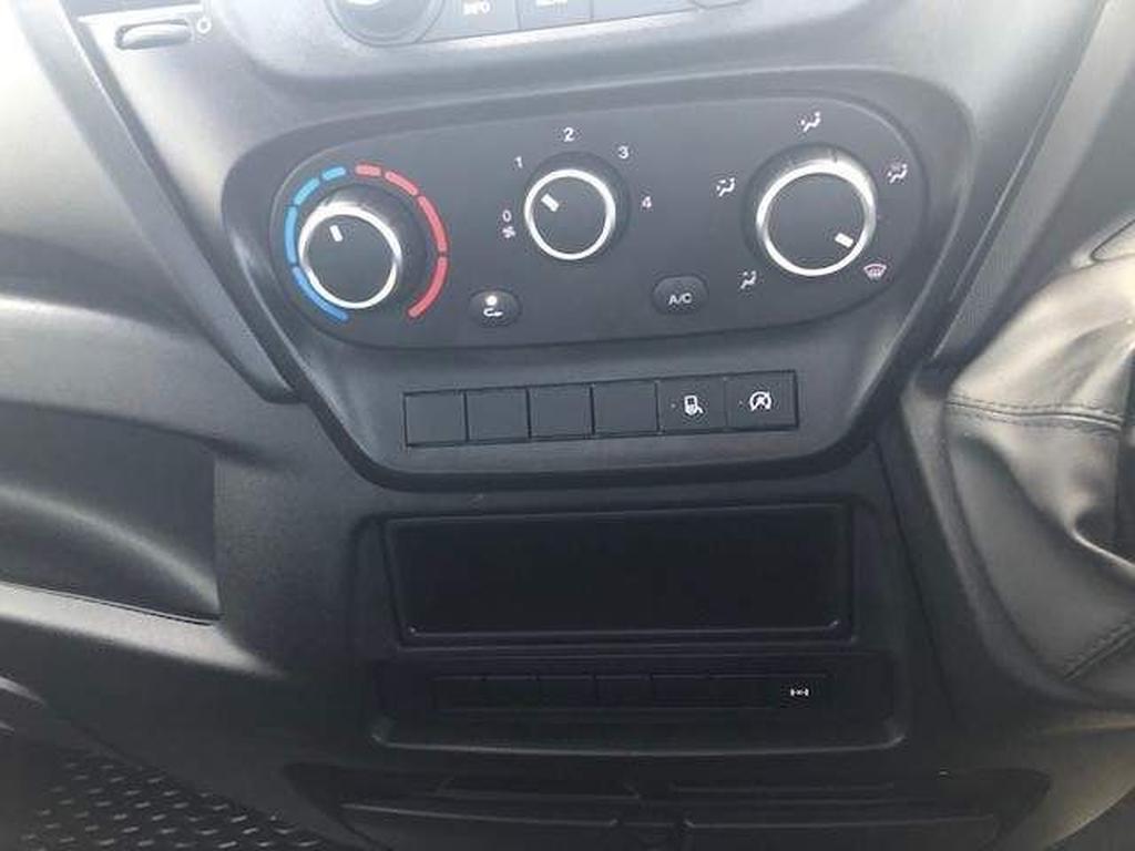 Brand New IVECO Daily 2.3D HPI 14V Business 35C 3450 MWB Euro 6 (ss) 2dr (DRW) Gallery Image 4